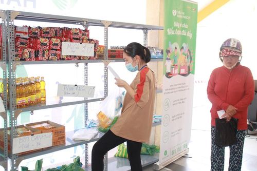 'Đi chợ' giá 0 đồng dành tặng bà con nghèo ngày giãn cách xã hội