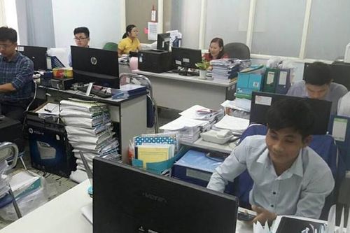 TPHCM giảm thu nhập của cán bộ để hỗ trợ người gặp khó khăn