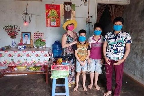 Ấm áp tình người phố núi trong mùa dịch COVID-19