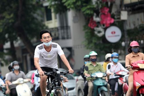 Người dân lơ là phòng chống dịch COVID-19 trước ngày hết giãn cách xã hội