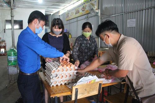 Công ty Kim Tài Ngọc hỗ trợ 4 tấn gạo giúp người nghèo bị ảnh hưởng bởi dịch Covid-19