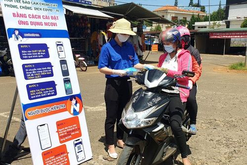 Tuổi trẻ Bảo Lâm phát 5.000 chiếc khẩu trang cho người dân phòng chống Covid - 19