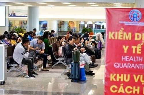 Hàng không nới lỏng cách ly, giá vé tăng