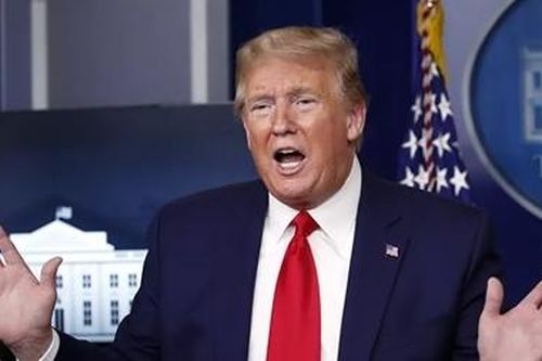 Tổng thống Trump bất ngờ 'rút gọn' số người Mỹ chết vì COVID-19