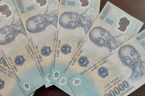 Dùng tiền giả trả nhân viên bưu điện rồi bỏ chạy