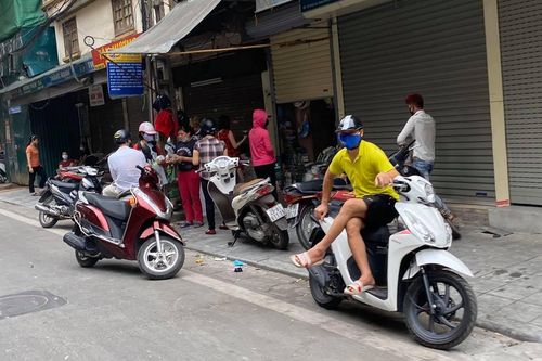 Vắng lực lượng chức năng, nhiều nơi tăng vi phạm quy định về phòng, chống dịch