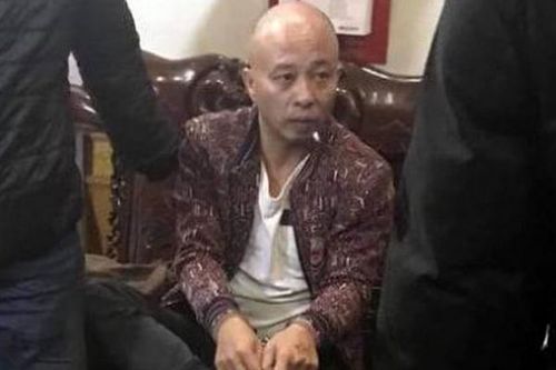 Có ai chống lưng