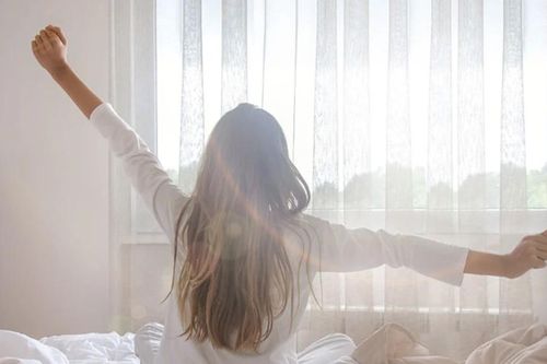 Ôn thi quá mệt nên cần ngủ ngon, vậy bạn đừng để 6 thứ này quanh giường!