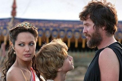Bạn trai cũ tiết lộ chuyện yêu Angelina Jolie