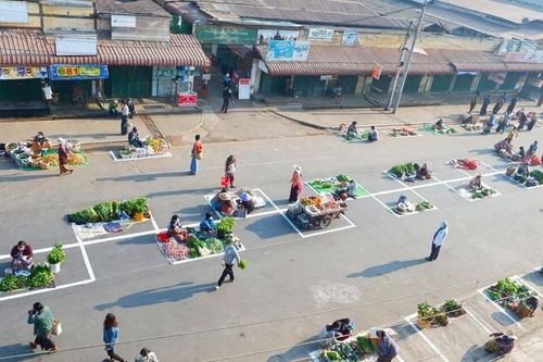 Cảnh họp chợ khắp thế giới thời giãn cách xã hội