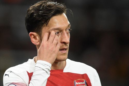 Oezil đang là mục tiêu của thuyết âm mưu?