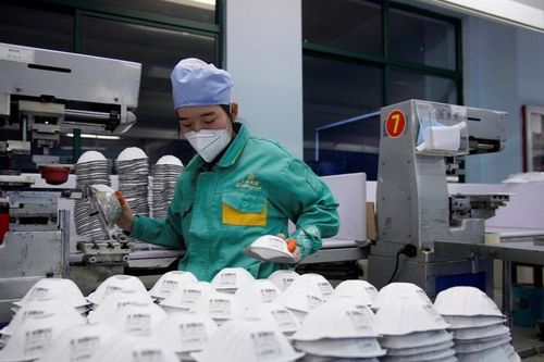 Các công ty sản xuất khẩu trang, dược phẩm lãi lớn