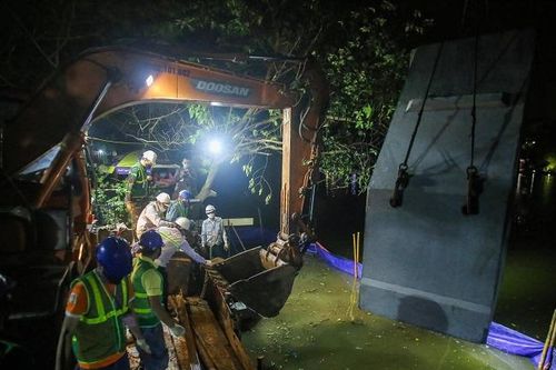 Hà Nội: Cải tạo bờ kè Hồ Gươm bằng khối bê tông cốt sợi đúc sẵn