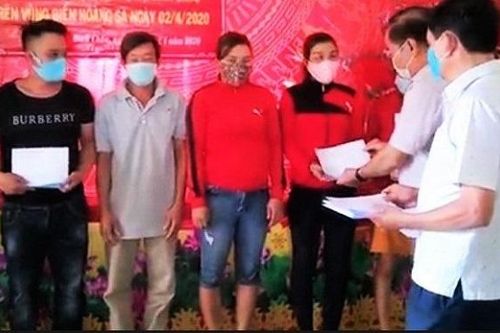 Hỗ trợ 8 ngư dân bị chìm tàu ở Hoàng Sa