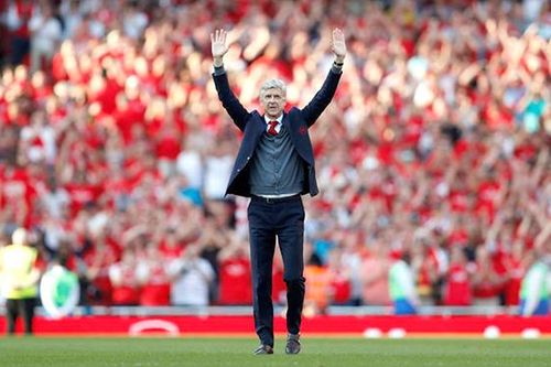 Wenger ra đi, để lại một Arsenal lạc lối