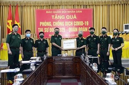 Báo Quân đội nhân dân trao thiết bị, vật tư y tế tặng Sư đoàn 325, Quân đoàn 2
