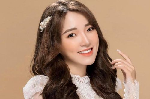 Cô mẫu ảnh 9X 'gây thương nhớ' với vẻ đẹp trong veo như sương mai