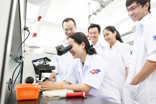 Nhiều trường đại học cho sinh viên trở lại giảng đường vào ngày 4/5