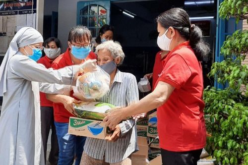 Chung tay giúp người nghèo vượt khó