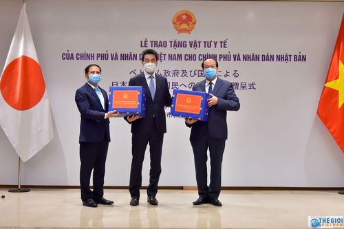 Vận chuyển vật tư, trang thiết bị y tế tặng Nhật Bản chống Covid-19 và đón công dân Việt Nam có hoàn cảnh đặc biệt khó khăn