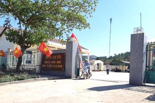 'Bộ sậu' chính quyền xã bắt gỗ lậu về bán lấy tiền
