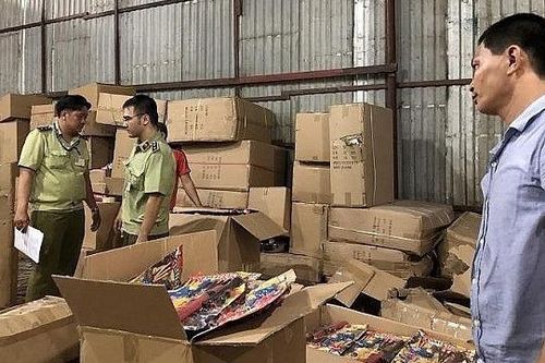 Xuất nhập khẩu hàng giả mạo xuất xứ Việt Nam bị phạt tới 100 triệu đồng