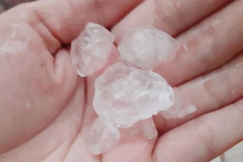 Thiệt hại nhiều ngôi nhà do mưa đá, giông lốc ở Lào Cai
