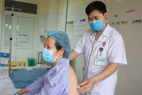 Cấp cứu kịp thời người phụ nữ nguy kịch vì ong vò vẽ đốt