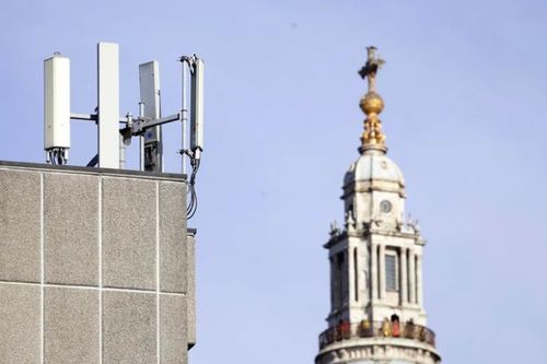 Thuyết âm mưu về COVID-19 khiến hàng loạt cột tín hiệu 5G bị đốt
