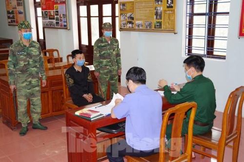 Biên phòng Lạng Sơn bàn giao đối tượng đưa người trái phép qua Trung Quốc