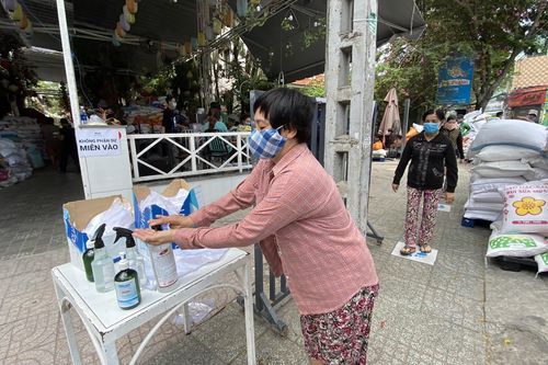 Hết cách ly xã hội, 62 chốt trạm kiểm soát dịch COVID-19 TPHCM hoạt động ra sao?