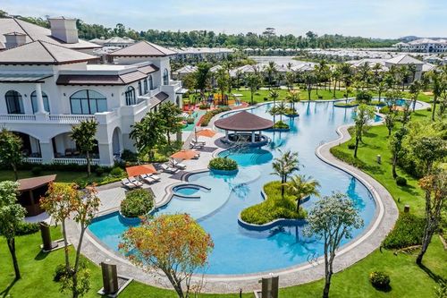 Tặng 5.000 kỳ nghỉ 5 sao cho y bác sĩ chống dịch COVID-19