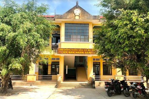 Cán bộ xã 'ém' tiền hỗ trợ cho người nghèo