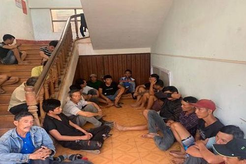 Triệt phá trường gà bắt gần 50 đối tượng