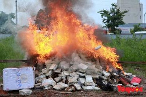 VKSND TP Mỹ Tho kiểm sát việc tiêu hủy vật chứng, tài sản