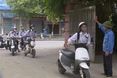 Mỗi lớp không quá 20 học sinh rất khó khả thi