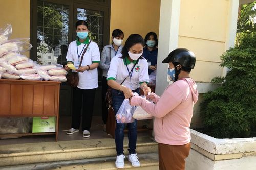 Chương trình 'Hạt gạo nhân ái': Cấp phát gạo cho người nghèo đến ngày 8-5