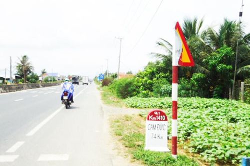 Biển báo bị cong