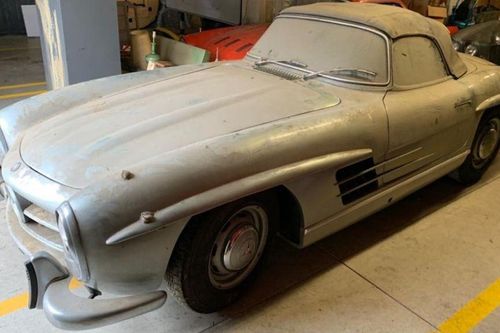Xe Mercedes-Benz 300 SL Roadster bị chủ nhân bỏ rơi 40 năm vẫn có giá 25 tỷ
