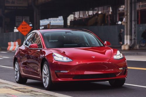 Chi gần 3 triệu USD, cảnh sát Thái Lan thuê 7 chiếc Tesla Model 3