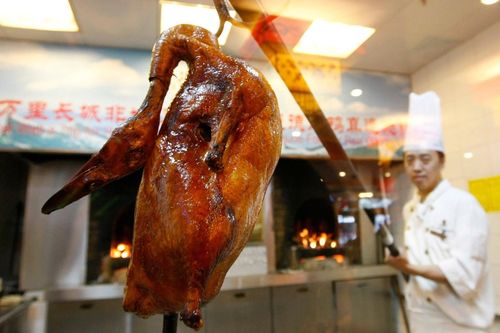 Từ vịt quay Bắc Kinh đến ôtô, Covid-19 tàn phá các công ty Trung Quốc