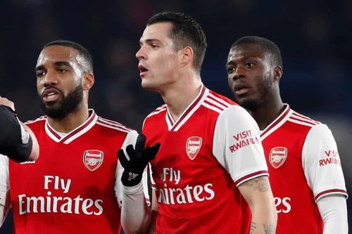 Bốn cầu thủ Arsenal coi thường quy định cách ly