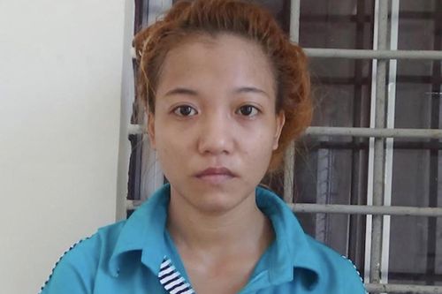 Cô gái giấu ma túy dưới chân