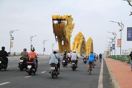 Đà Nẵng nhộn nhịp trở lại trong sáng đầu tiên tháo lệnh cách ly xã hội