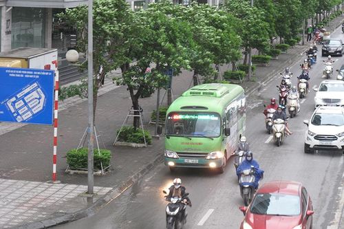Hà Nội: Xe buýt, xe khách hoạt động trở lại sau khi nới lỏng cách ly xã hội