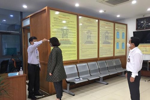 Nới lỏng giãn cách xã hội: Công sở tập trung chuyên môn nhưng không quên phòng chống dịch Covid-19
