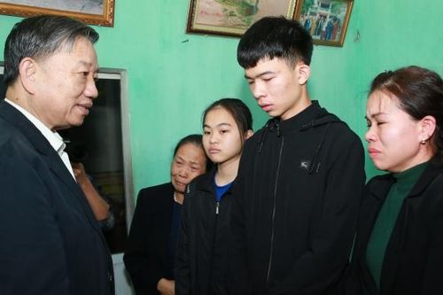 Hà Nội: Hỗ trợ gia đình 3 cán bộ, chiến sỹ Công an hy sinh tại xã Đồng Tâm
