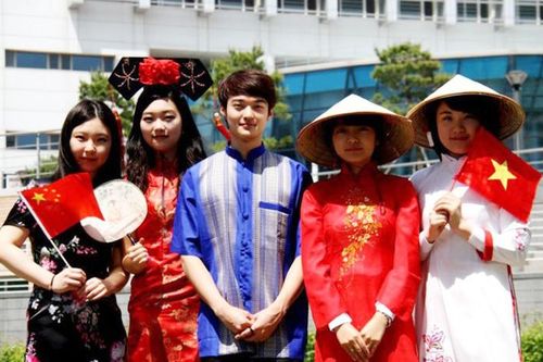 Bộ GD - ĐT khuyến cáo lưu học sinh cân nhắc khi quay trở về Việt Nam