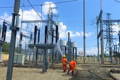 Vệ sinh Hotline TBA 110kV – Nâng cao hiệu quả vận hành hệ thống điện