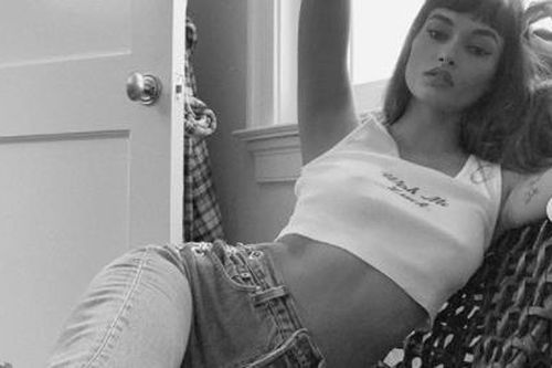 Chân dài Brazil tung ảnh mặc crop top, 'thả rông' vòng 1 siêu quyến rũ